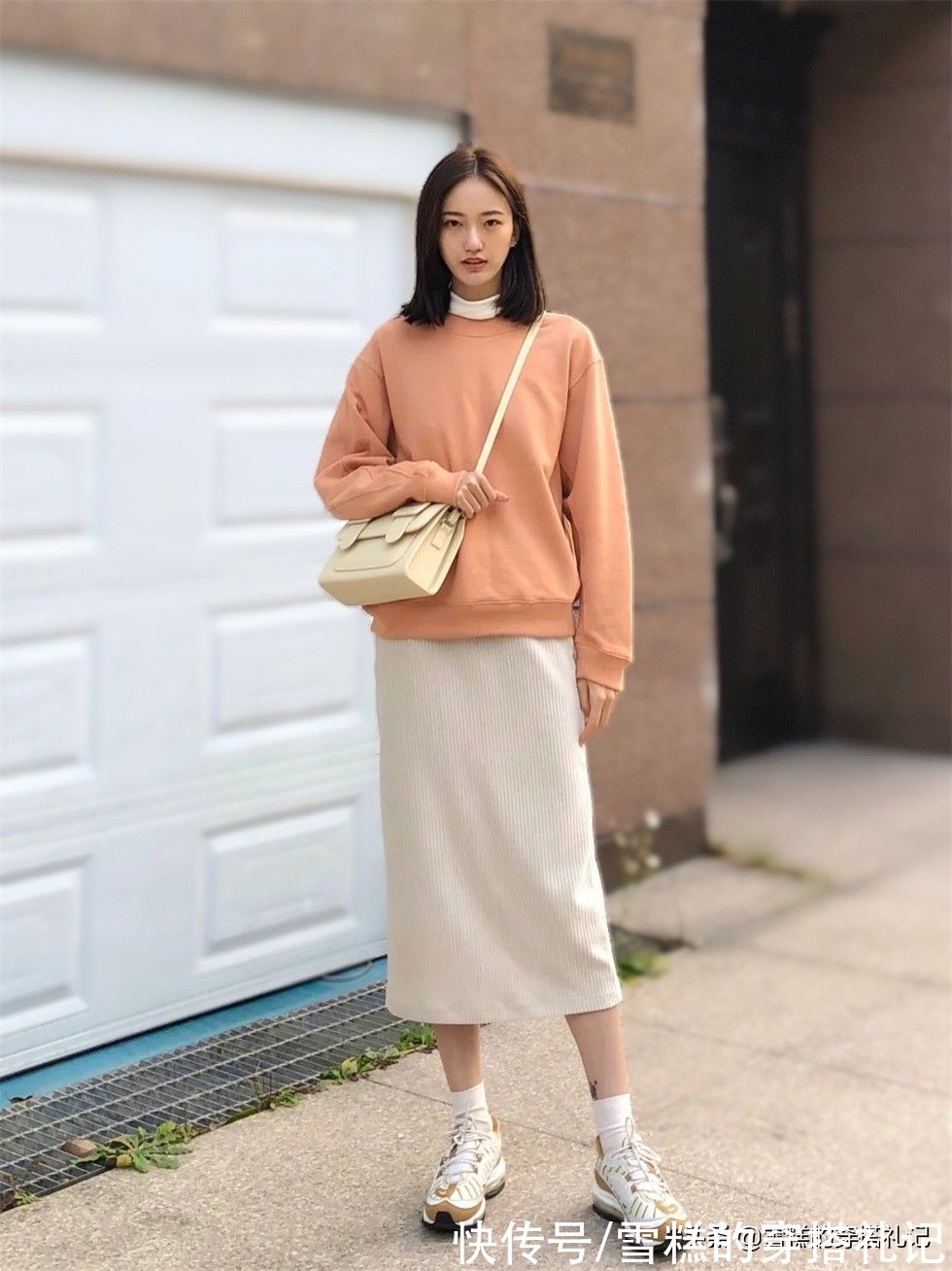 搭配 “长裙+短靴”=早秋最美穿搭!遮肉显高还时髦,日常通勤都适合