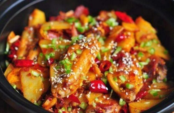 几道满满都是家常的味道,闻着就很香诱人,味道很鲜美非常下饭