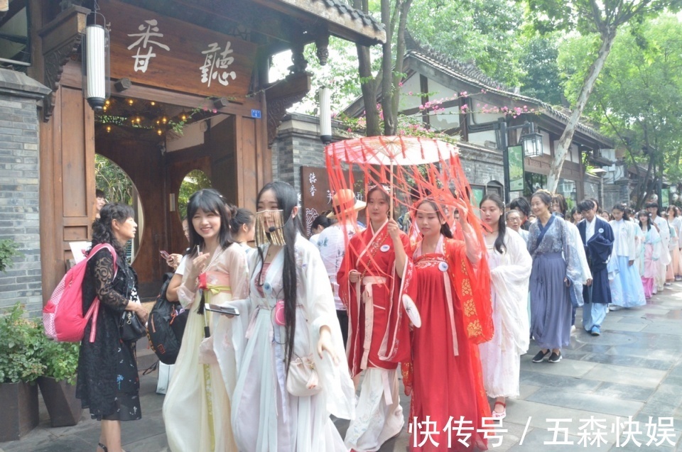 国风$还在追欧美潮流你out了,国风汉服才是现在最时髦的潮流趋势