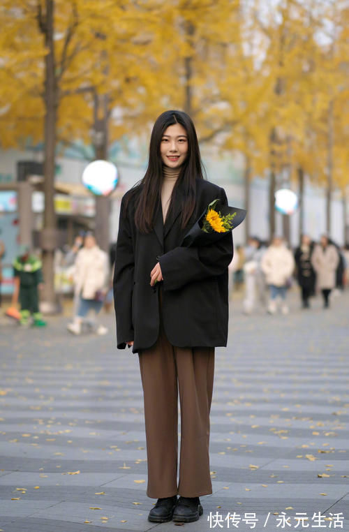 重点|紧身裤拖地裤不如直筒裤,时髦百搭还显瘦,重点是不挑腿型!