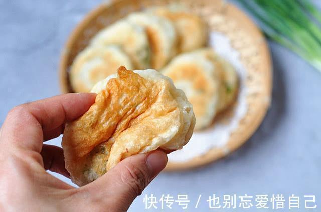 不揉面,不擀皮,早餐饼如此做特省事,蓬松柔软,比油条更好吃!