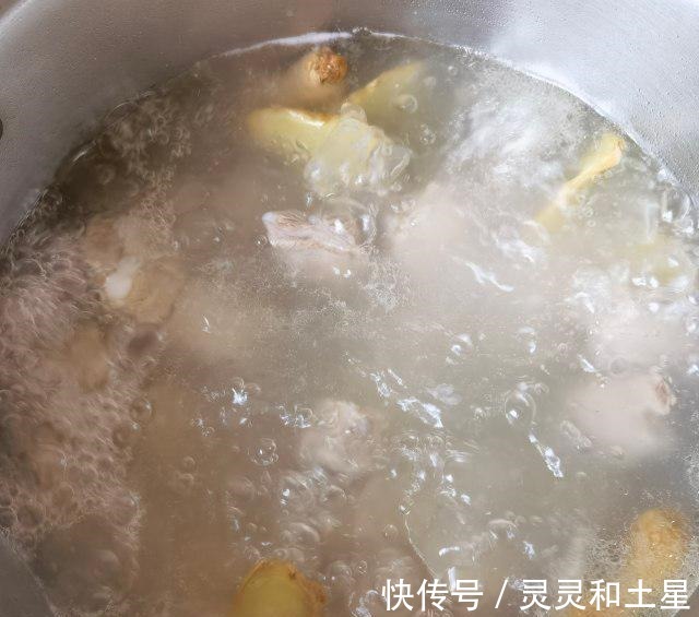 美食天下|十三香麻辣排骨,麻辣入味儿,好吃下饭!