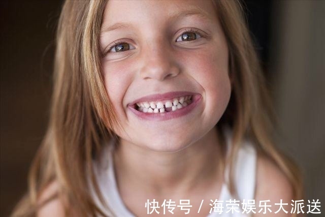 罪魁祸首|妈妈每天偷懒三分钟,3岁女娃竟满口“黑牙”,罪魁祸首不是糖果