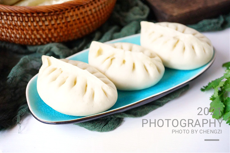 原来茄子馅包子如此好吃！鲜嫩多汁，好吃不油腻，给肉包子都不换