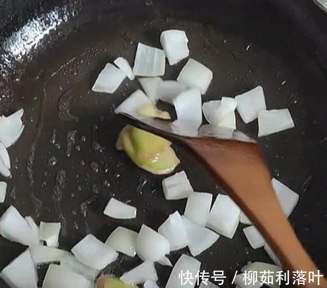 百梦|咖喱鸡肉彩色酥饼,咖喱味道浓郁,鸡肉Q弹滑嫩,一口不过瘾!