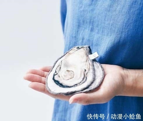 厂商|日本厂商推出生蚝挎包及手帕,这造型我看着腥得慌