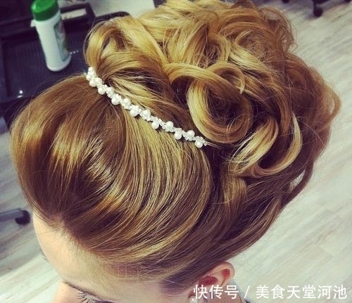 2021结婚季！33个优雅新娘的别致婚礼发型