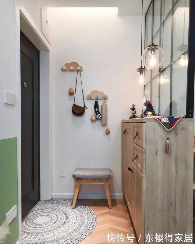 玻璃门|50㎡小户型单身公寓,巧用玻璃门作隔断,一个人住太舒服了