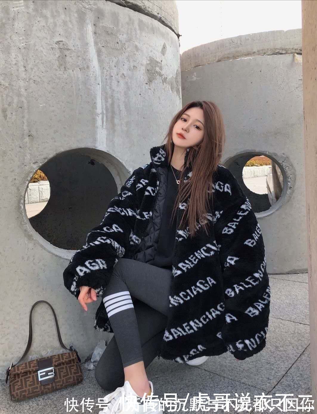 外套|今年超级流行的羊羔毛大衣,这样穿才不会显“臃肿”,快学起来吧