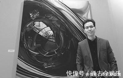 冷军&他画“啃半截”的草莓,卖出20万,放大30倍后专家道:根本不是画