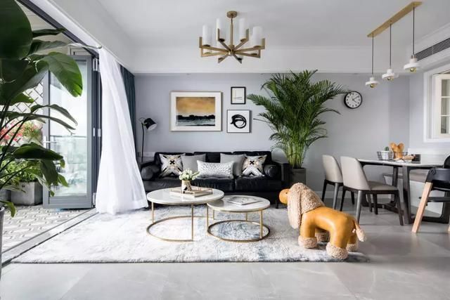 地砖|客厅连接阳台,要不要装隔断门?幸好我精明,一锤下去赚了好几万