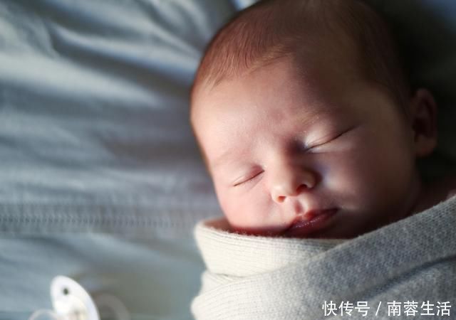 睫毛|新生儿出生一百天内,宝妈不要有这4种行为,不然可能会伤到宝宝