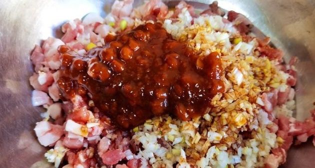 包白菜饺子时,记住老师傅的“2放2不放”,饺子鲜嫩多汁,特好吃