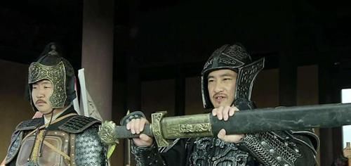 秦国|战神白起对秦国的功劳太大,秦襄王为何不重用他,反而杀了他?