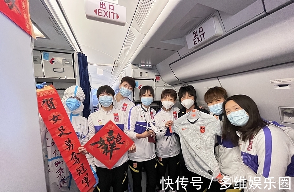 中国女足|凯旋|冠军归来!中国女足搭乘包机回国,今晚抵沪