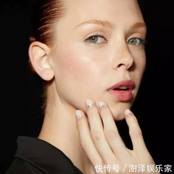 这个秋冬给指甲“穿毛衣”，日韩最新流行趋势真让人看不懂了