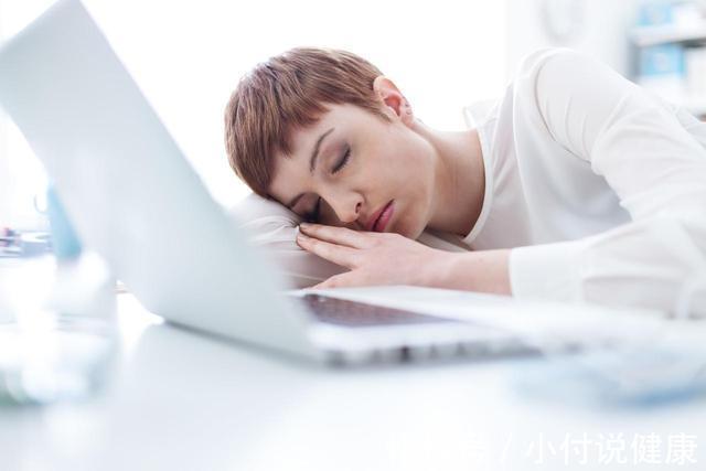 热水泡脚|失眠是因为缺乏维生素？经常失眠的人，建议适当补充这2种维生素