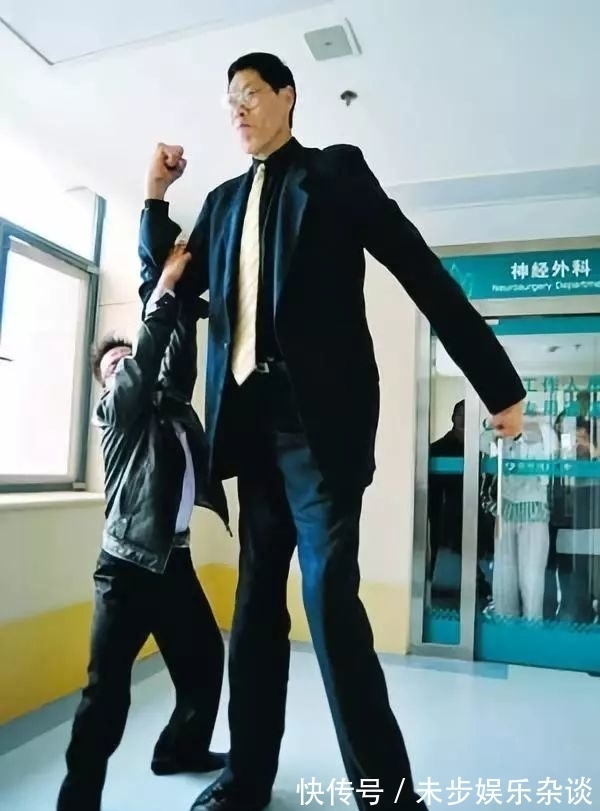 篮球|身高2米46,号称姚明接班人!中国第一巨人赵亮为何没打CBA?