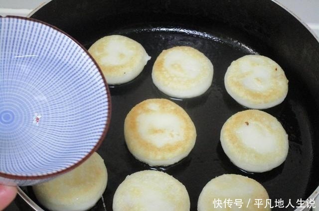 糯米粉这样做,比汤圆好吃多了,我家儿子连吃了5个才停嘴