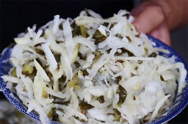 萝卜|教你山西传统腌酸菜的做法,腌一瓮酸菜都不加盐,又香又酸又好吃