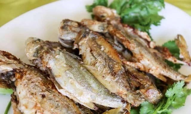 遇到这种鱼大家不要手软，含钙量特别高，常给孩子吃，个子长得高