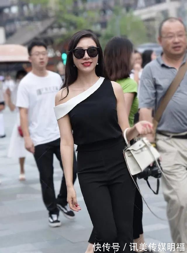 肤如凝脂|肤如凝脂颜如玉,一抹香肩露华浓,会穿搭的女士气质总是如此出众