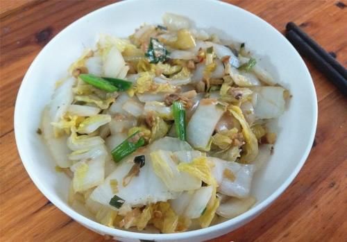 此菜钙是大白菜的3倍，2元1斤，酸辣下饭，正当季要多吃