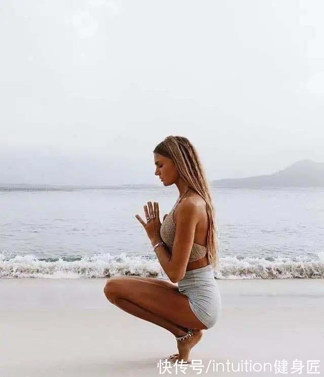 燃脂|24岁瑜伽美女博主,拥有200万粉丝,仅一张自拍照都价值上万