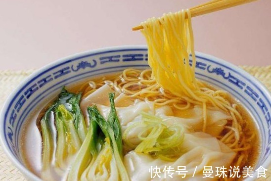 煮面条时,你是等水开才下锅那你煮的肯定难吃,这样做才对
