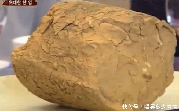 韩国人首次吃叫花鸡,却只看到一盘“土”,韩国人:中国人吃土?