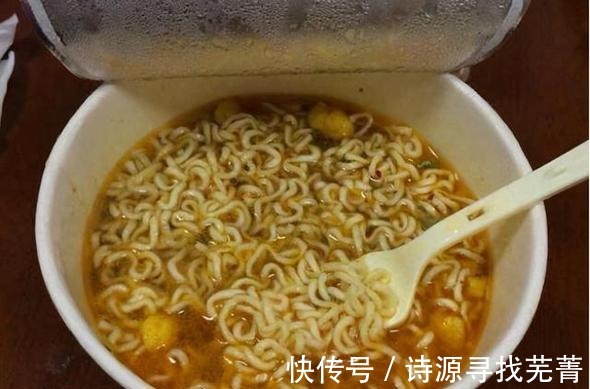 人工合成|人工合成的5种“垃圾食品”,方便面未上榜,榜首很多人喜欢吃!