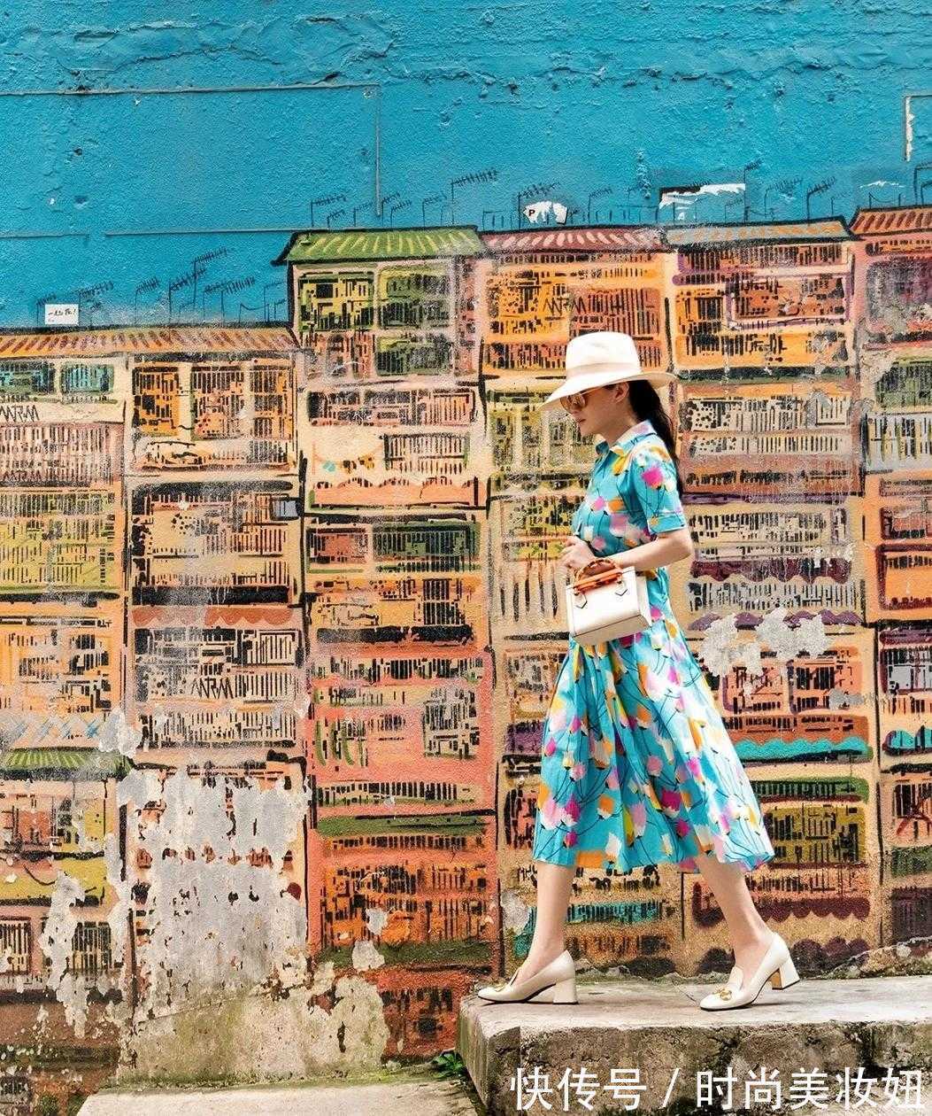 印花连衣裙|章小蕙骨子里的“贵族”气质,穿印花连衣裙优雅贵气,美翻了