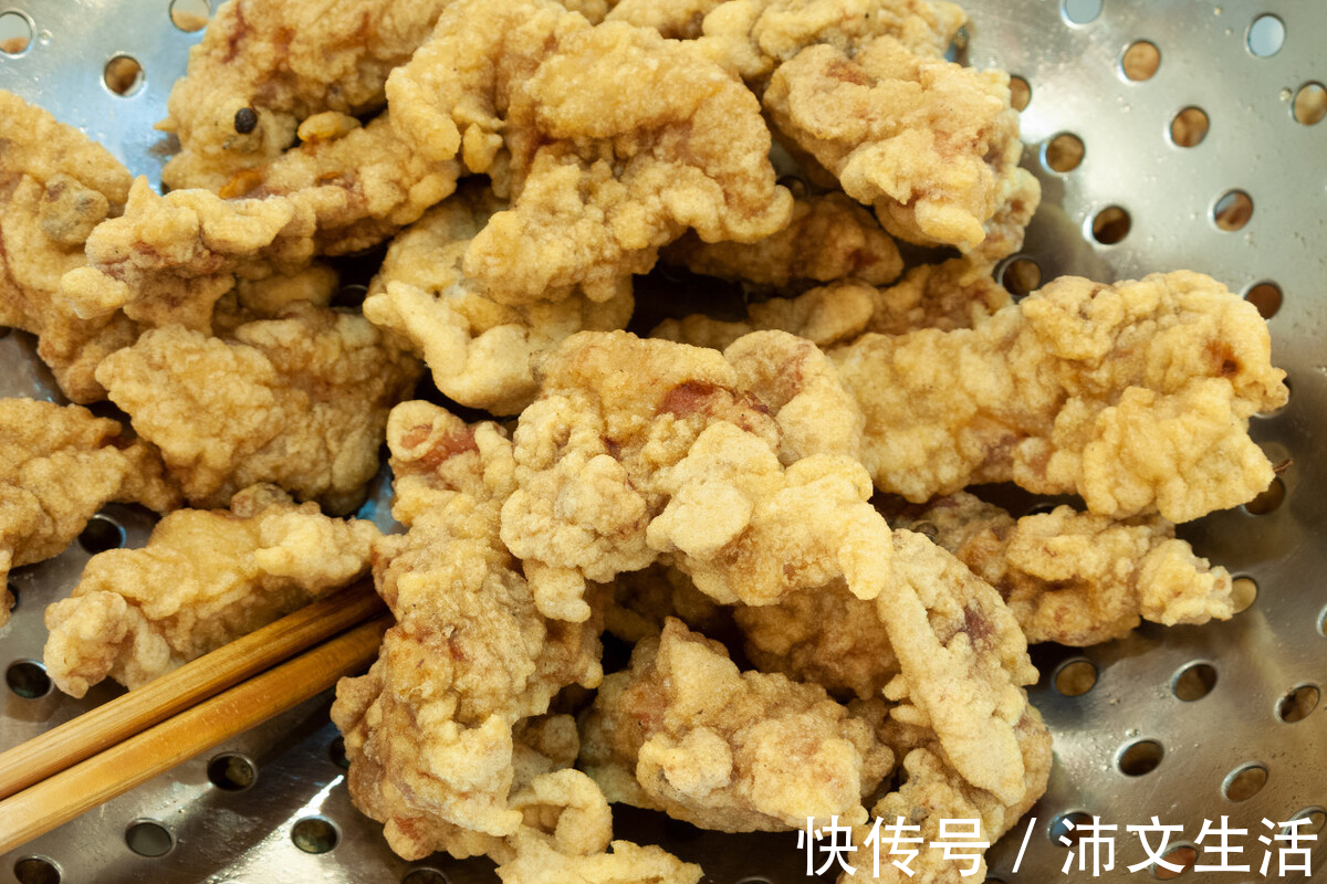 技巧|炸酥肉，究竟放不放鸡蛋？大厨教你调糊技巧，酥肉香酥不油腻