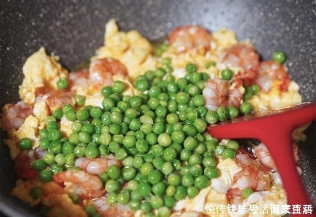 维生素虾仁和它是天生一对,我家隔三差五吃,雷打不动,常吃对眼睛好!