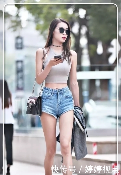 时尚穿搭背心搭配短裤,小姐姐完美驾驭时尚,网友小清新