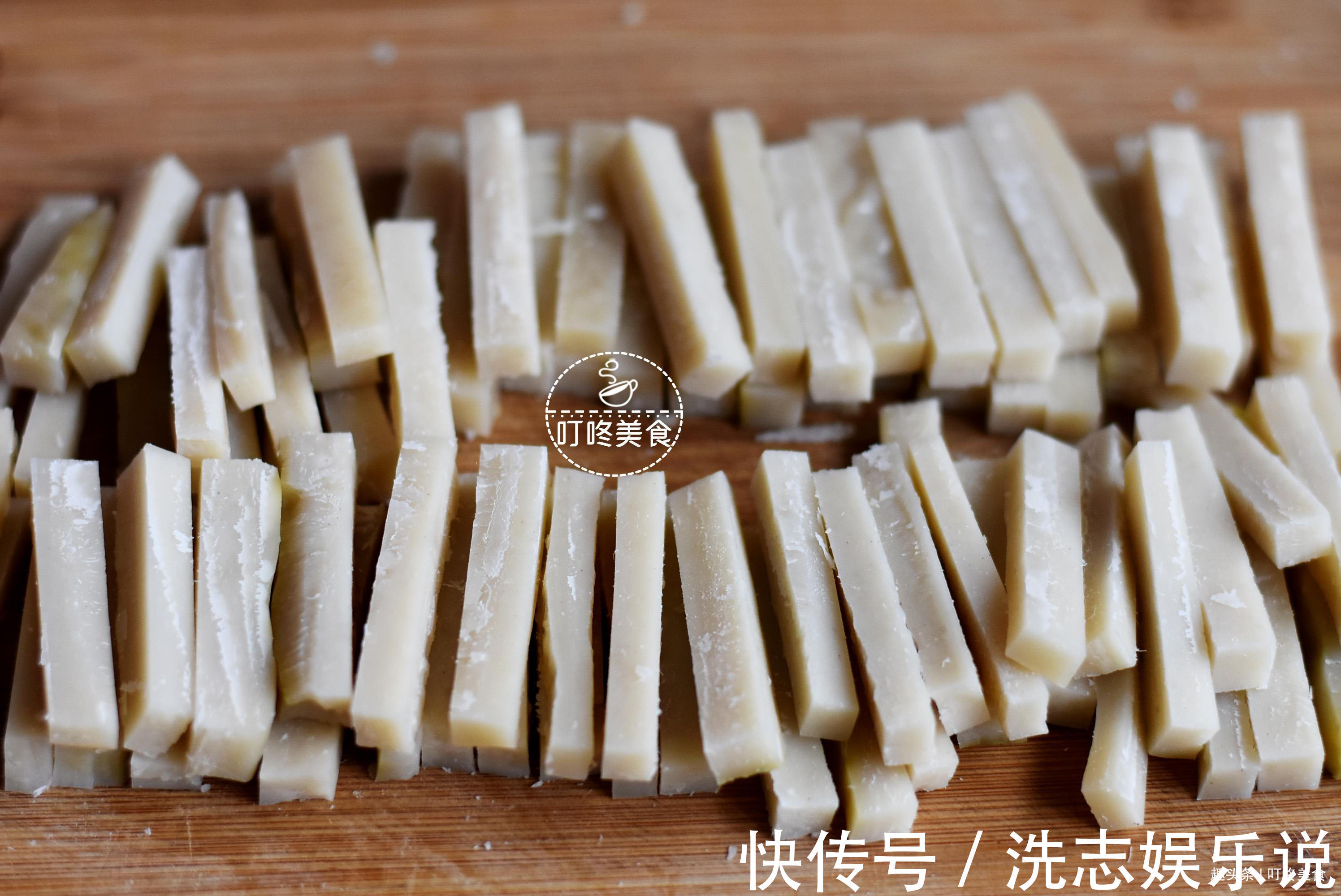 年糕别光炒着吃了，2分钟教你新吃法，又香又糯，全家人抢着吃