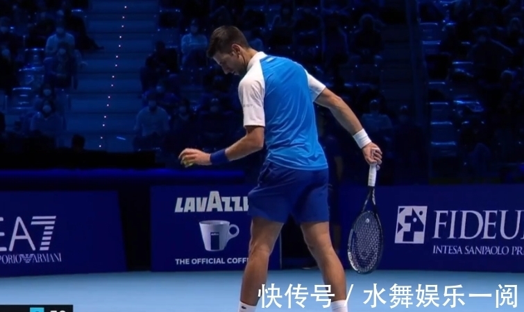 又是2-0,德约科维奇横扫英国一哥,3连胜一盘未丢晋级,握拳庆祝