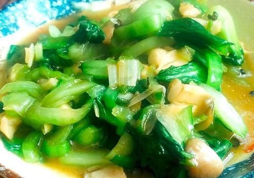  蚝油油菜的家常做法，大厨说2个关键步骤要做好，油菜才入味下饭
