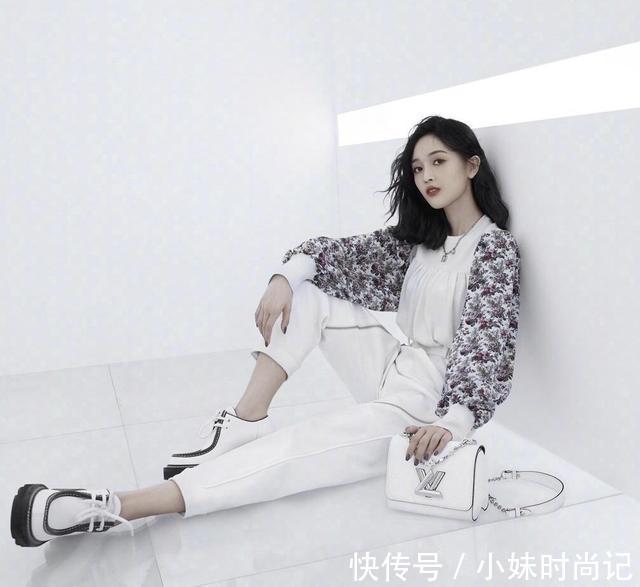 女性朋友|吴宣仪真是“穿搭小达人”,身穿宝蓝色羽绒服魅力十足,高贵大气