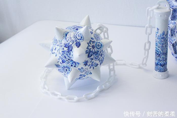 大开眼界法国女艺术家用青花瓷制作武器,表达女性内心的愤怒