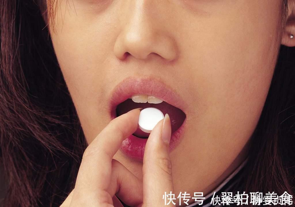 女孩|那个脸上有“蝙蝠”胎记的女孩,如今生活的怎么样?看完很欣慰