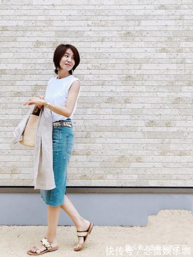 无袖 这位日本主妇50岁，适龄穿搭简约又大方，堪称行走的时尚教科书