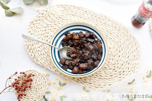 口感|加点饮料，让土豆吃起来有肉的口感，口感咸甜好滋味，与米饭很配