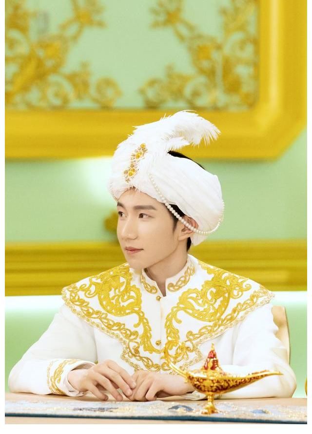 骑自行车|王源骑自行车追NPC,用成语表白女生,谈到父母让粉丝感动