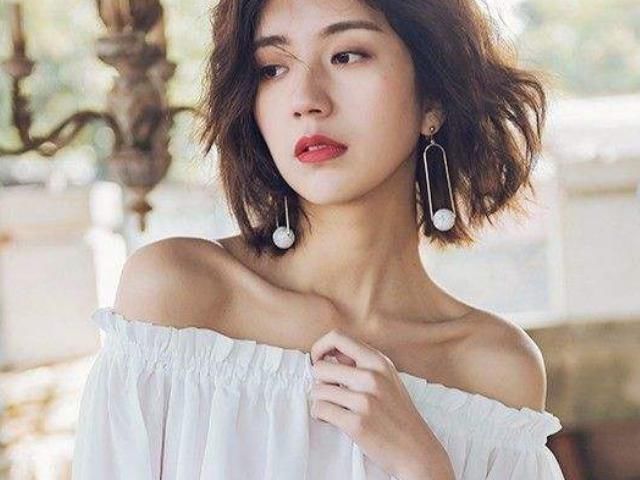 女生肩膀上有这“3种特征”，妥妥的天生“美人肩”，中一个也是小仙女