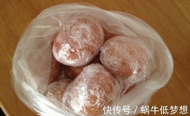 咸鸭蛋|鸡蛋这样腌，简单易做，新手也能一次搞定，个个鸡蛋都流油起沙