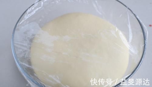 面粉别蒸馒头了,简单一做,比面包松软还好吃,做法一看就会