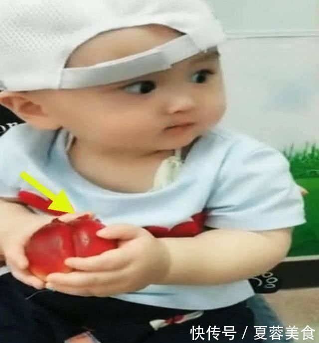 打针|宝宝打针,全程只知道吃,护士都被逗笑了,网友一个妥妥的吃货