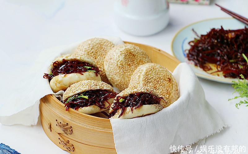 老北京酱咸菜丝,丝丝入味,夹空心小烧饼吃比肉还香