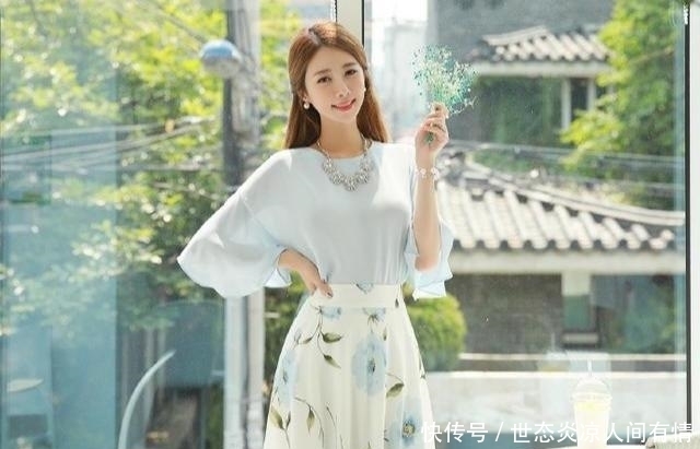 美女穿搭,看似朴实无华,却充满出尘的气质